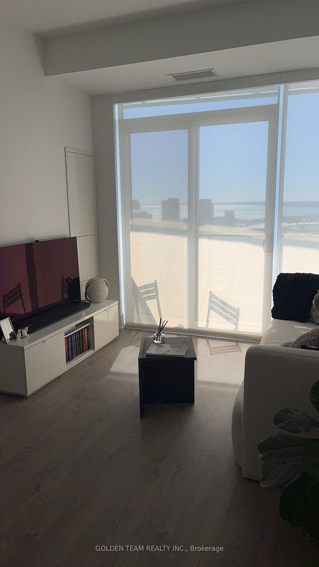 470 Front Unit 2815 (2nd Bedroom)