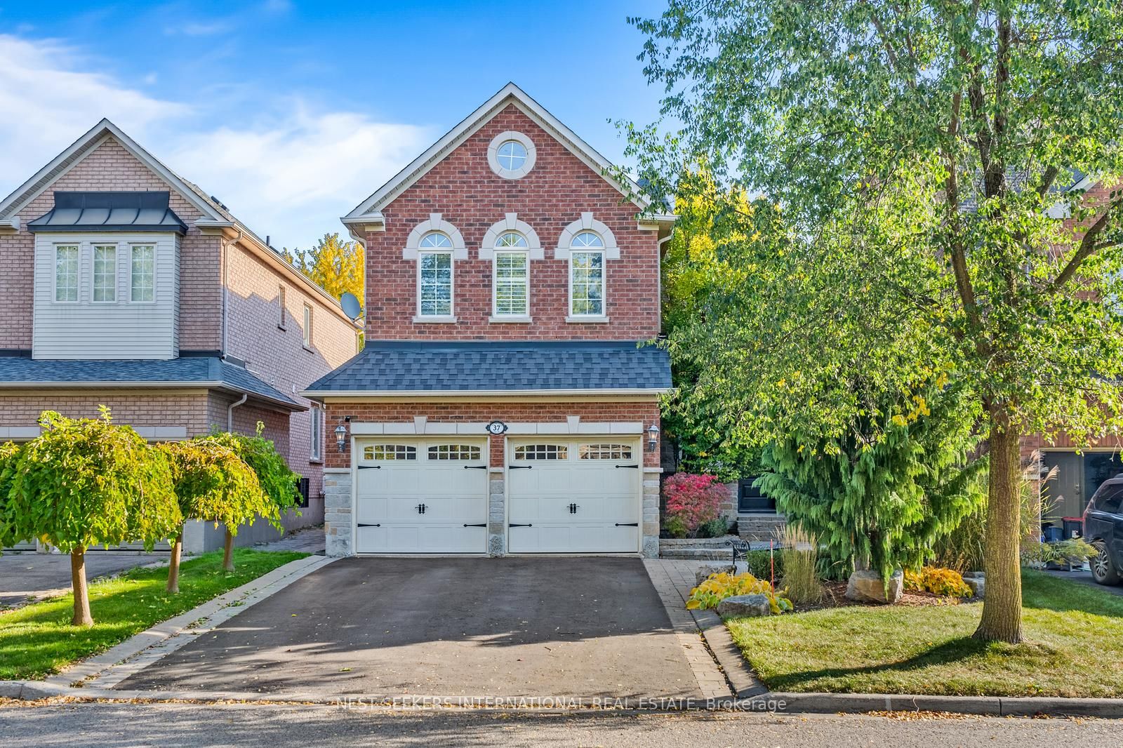 37 RAVINE EDGE