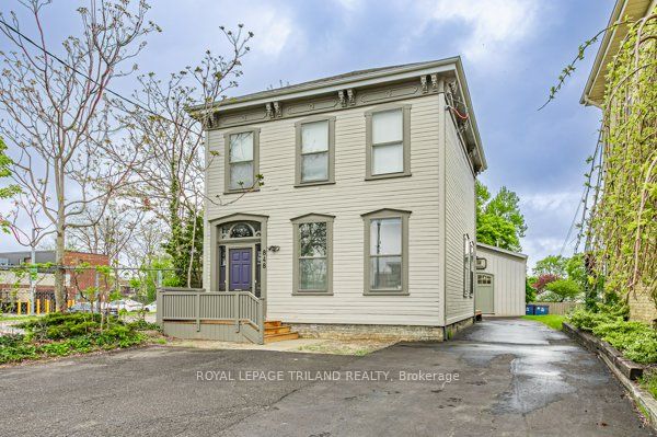 848 Dundas