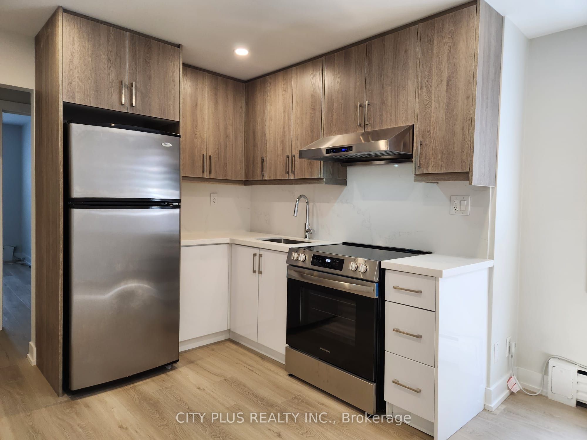 Modern Dual Tone Kitchen