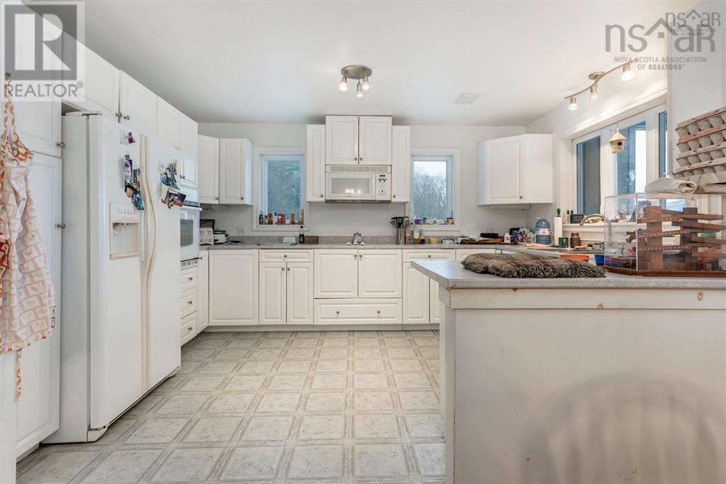 894 Morden photo 5