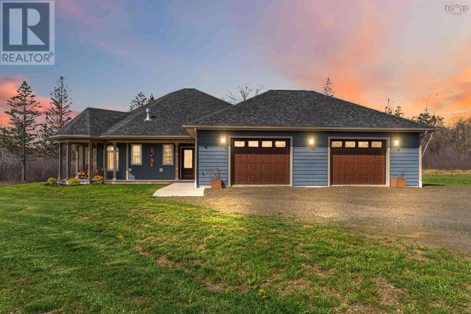 1572 Lansdowne