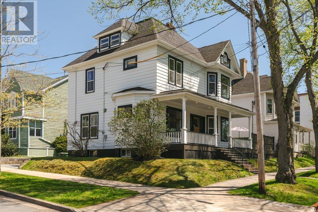 1535 Larch