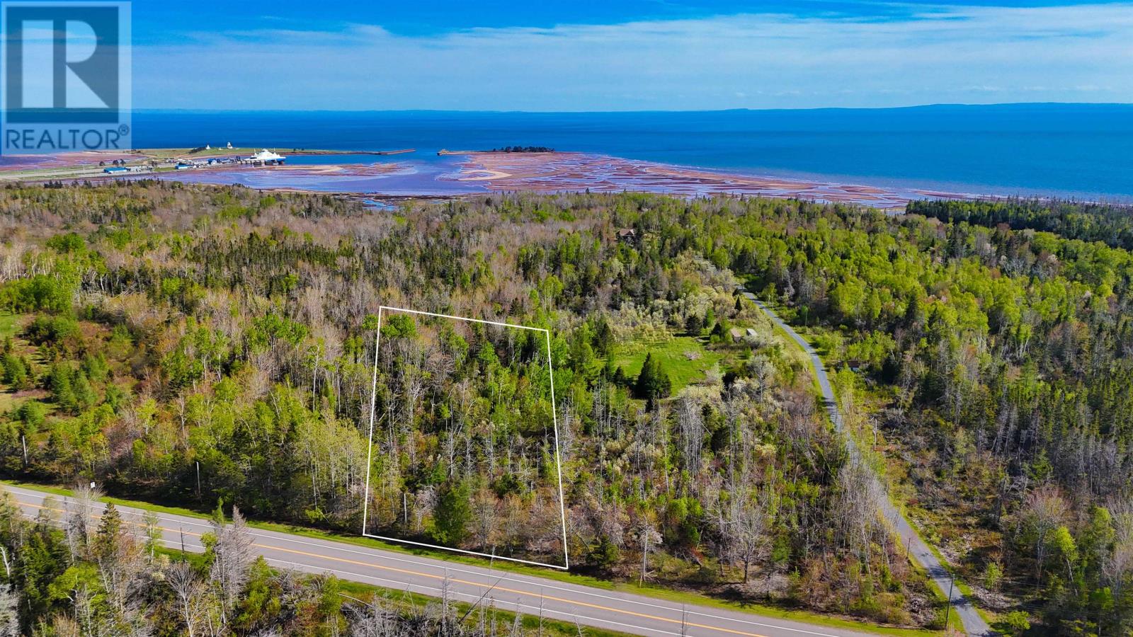 Acreage Trans Canada