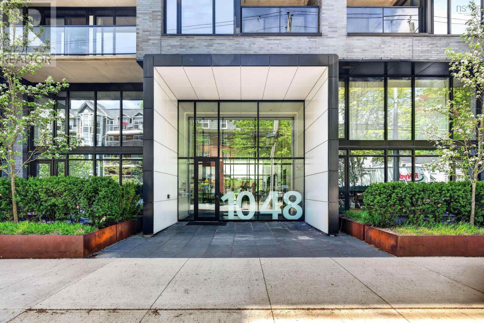 1048 Wellington Unit 401