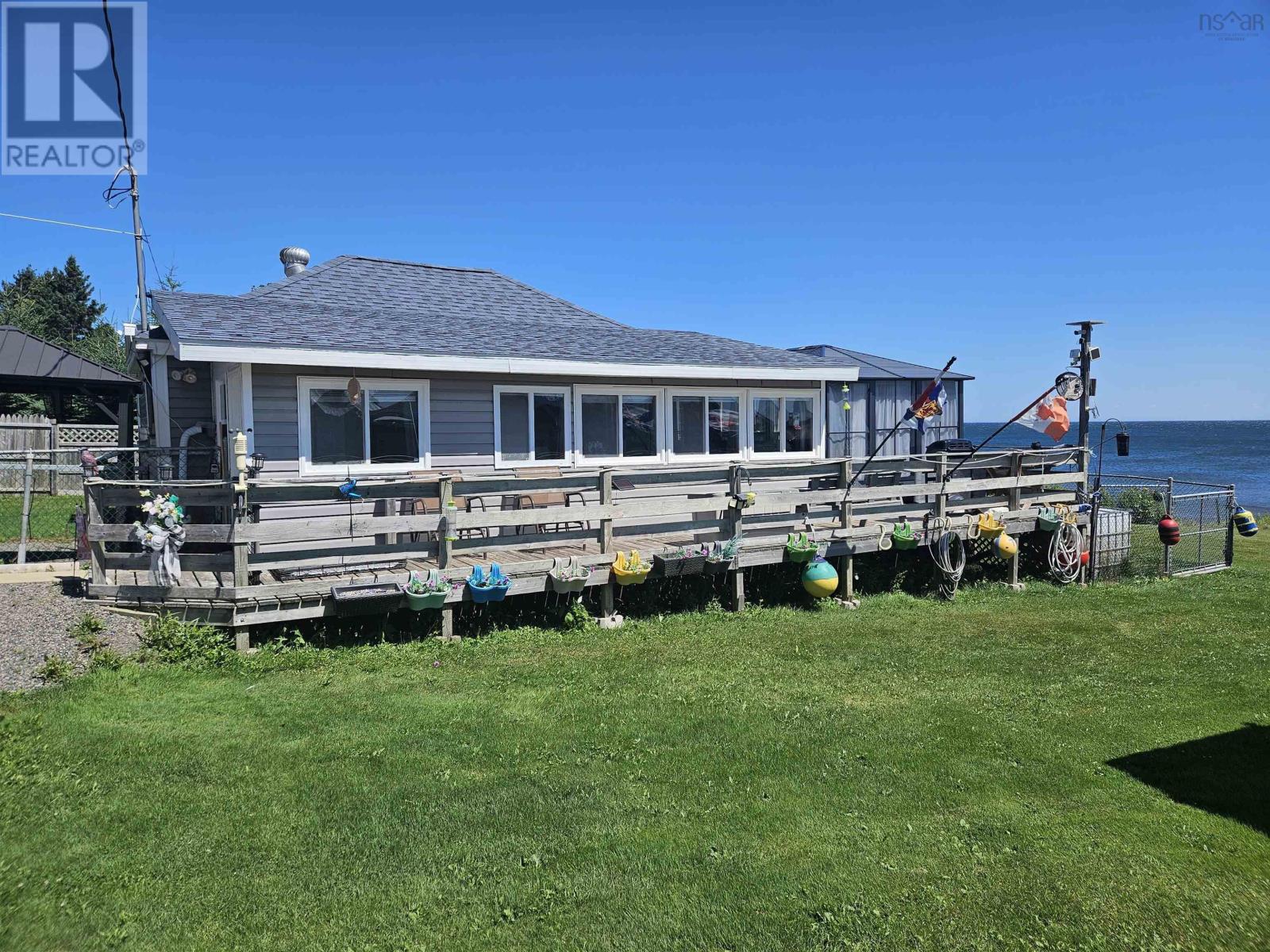 402 Smith Point