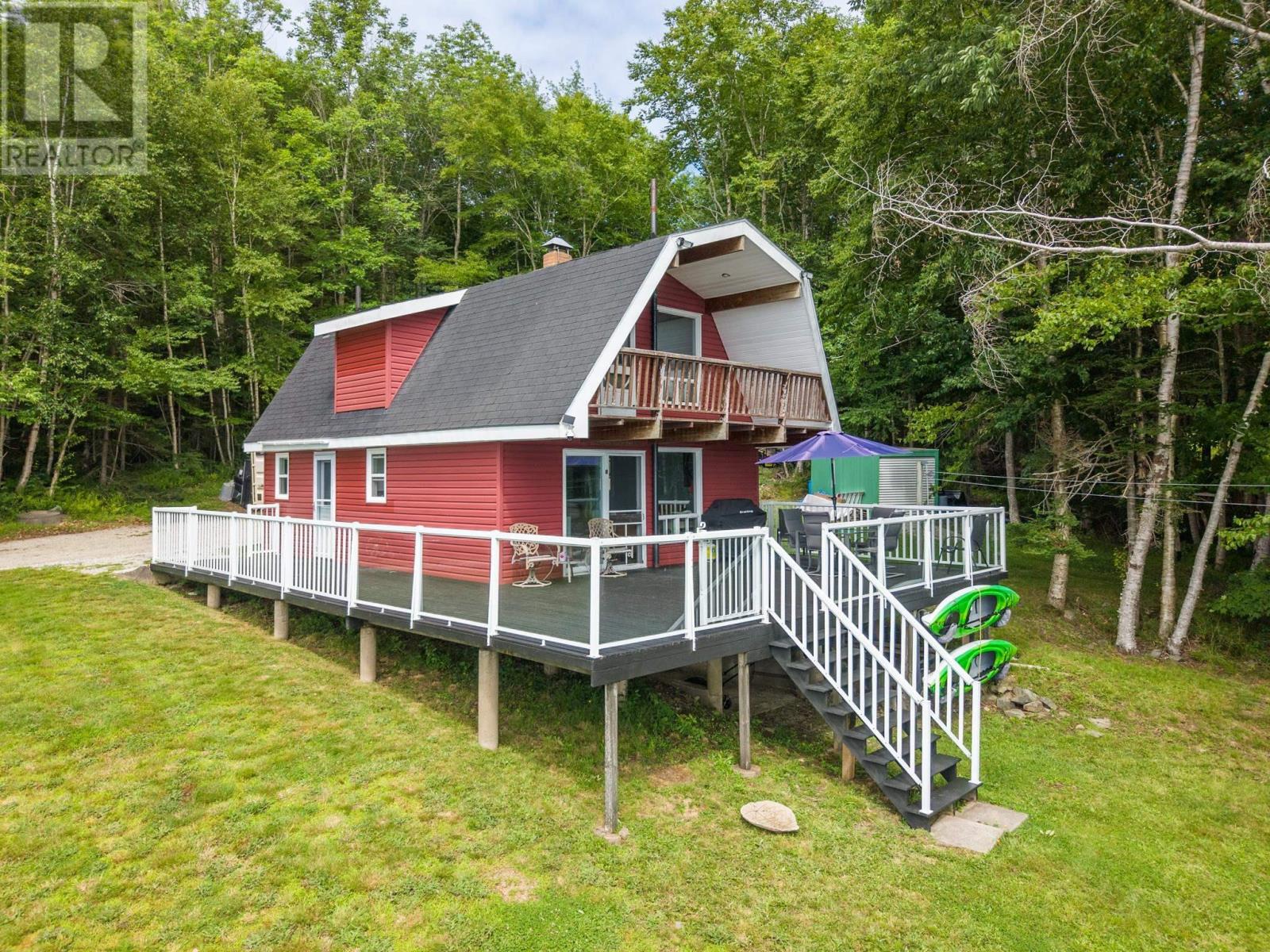 17 Hardwood Lane South