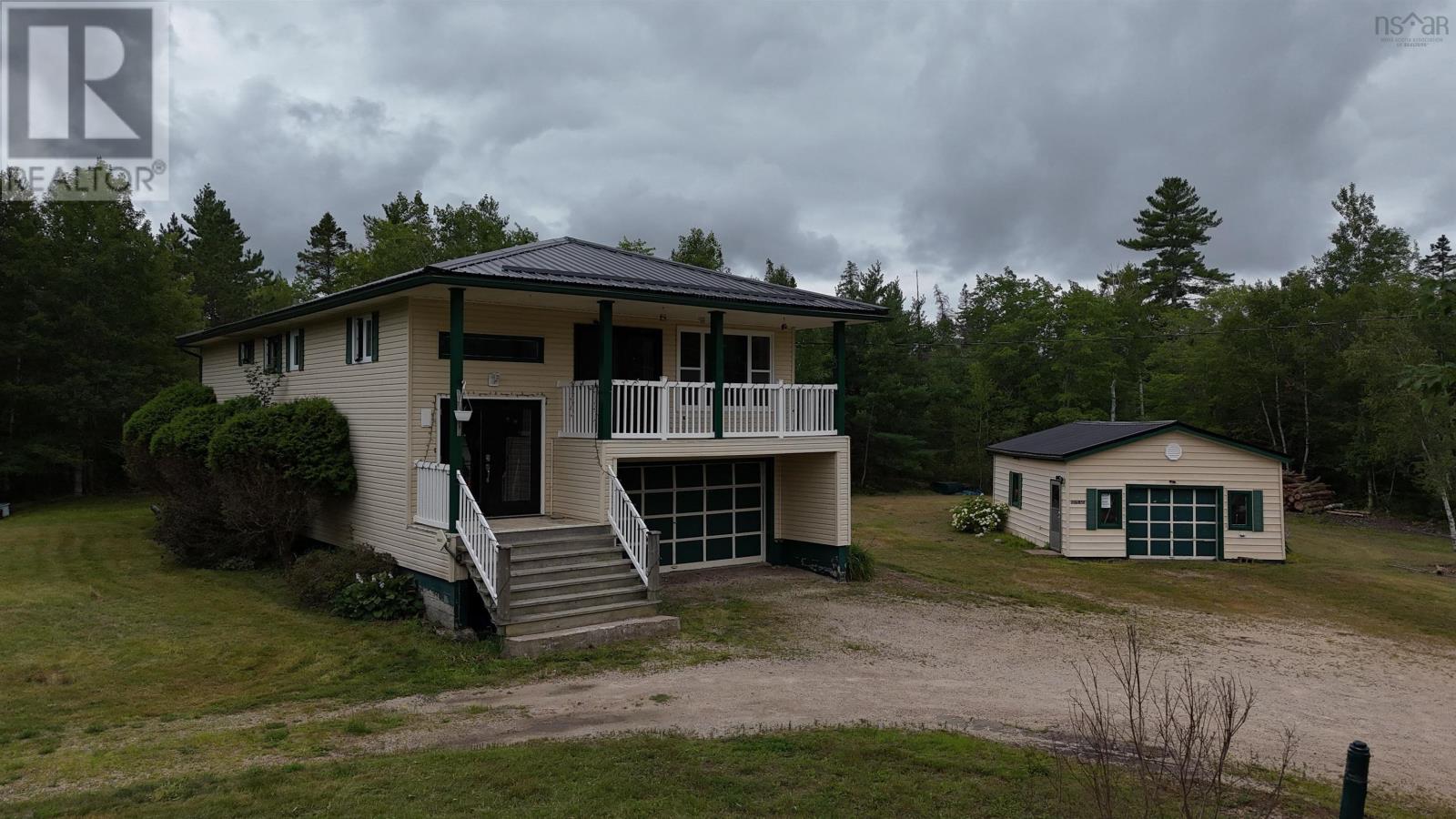 941 North River