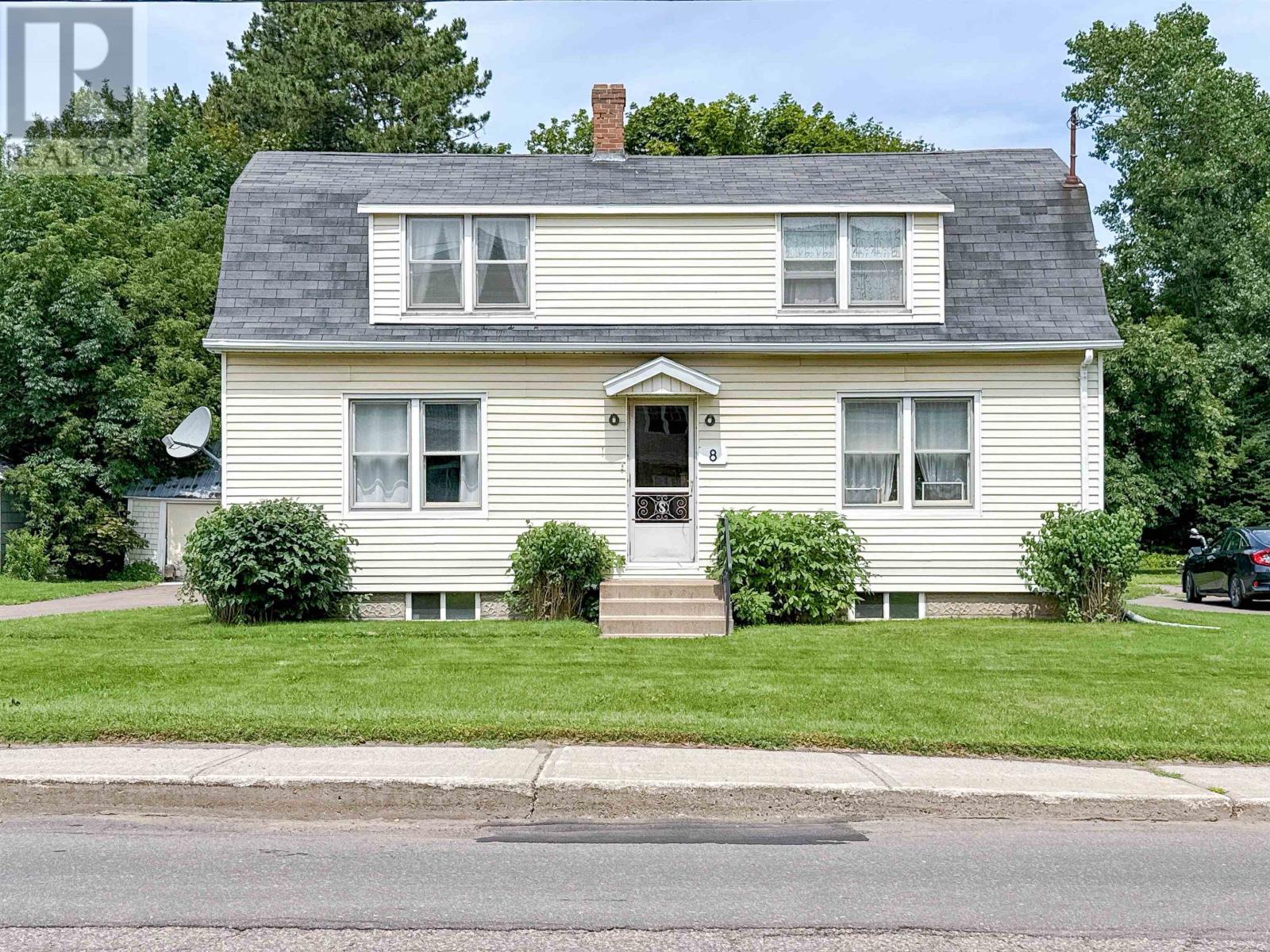 8 Falconwood