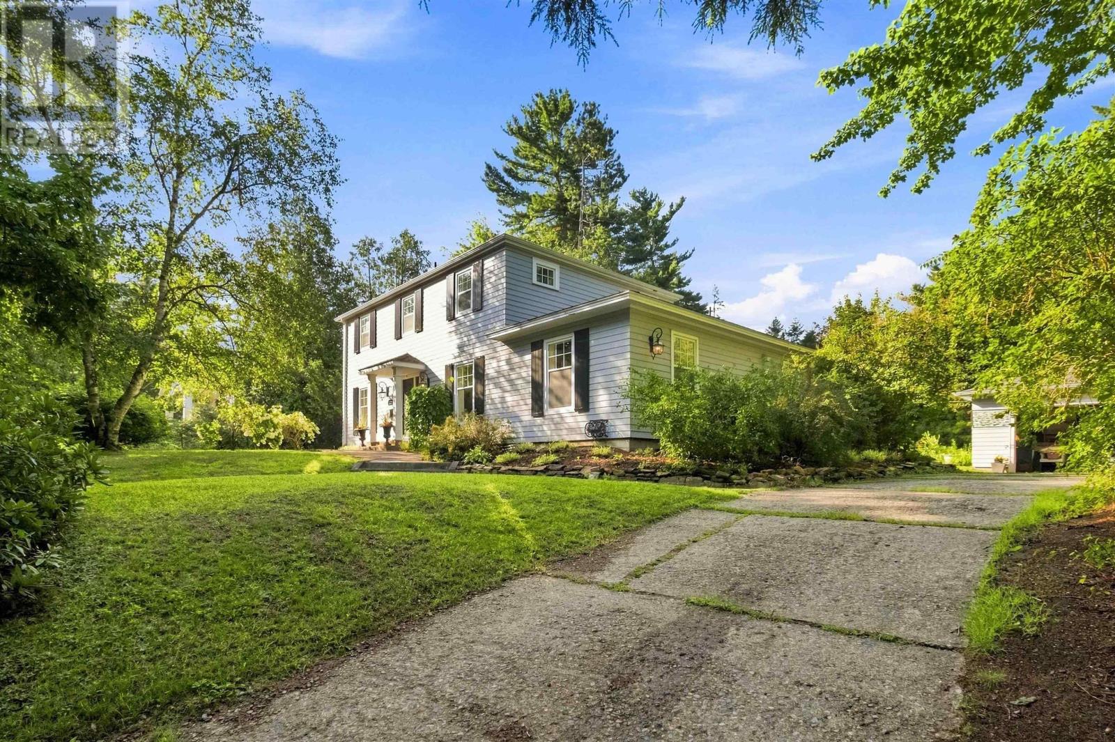 232 Alexandra