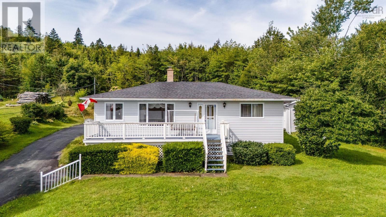 561 Upper Lakeville