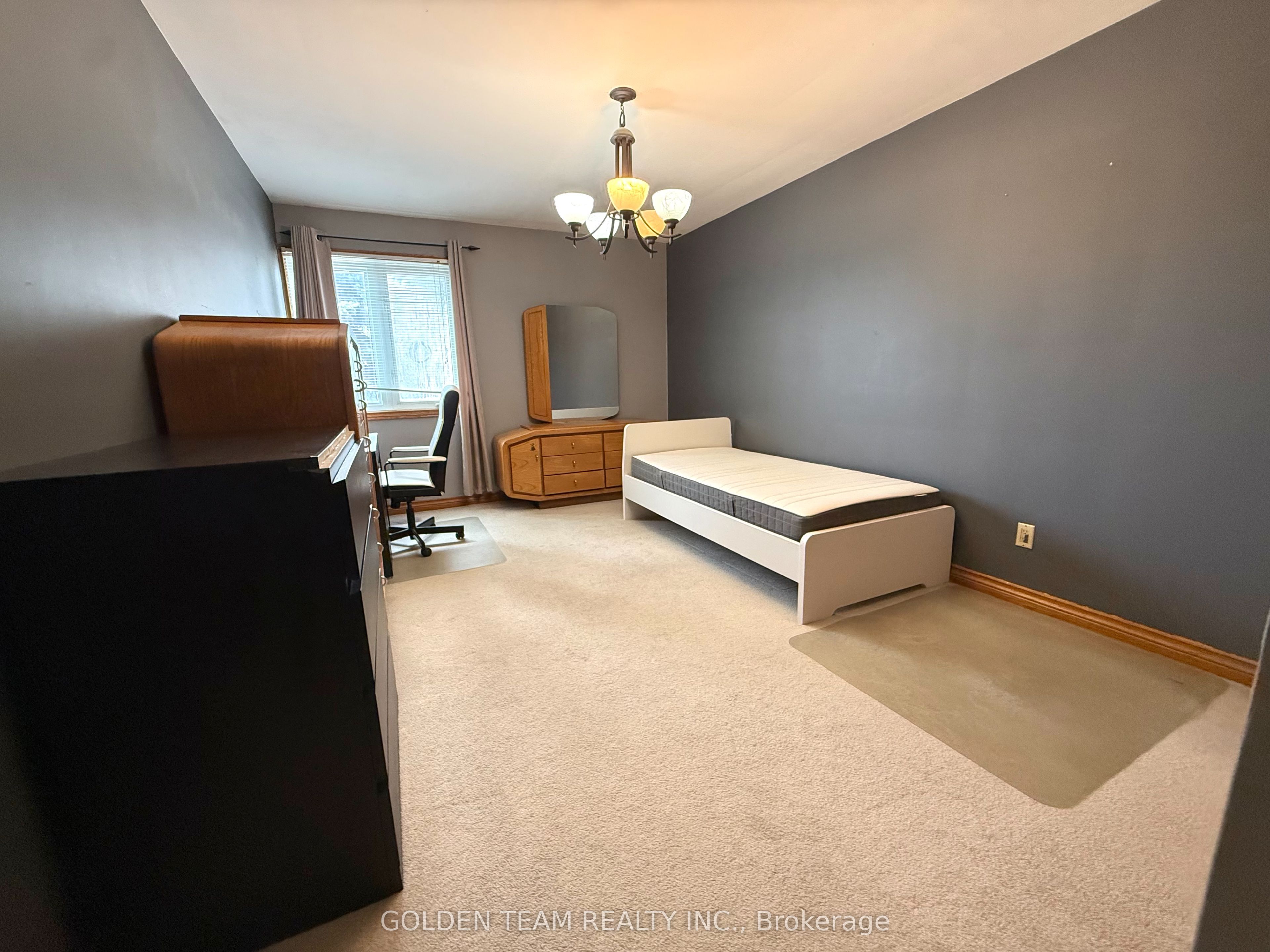 11 Amiens Unit Room#2 photo 5