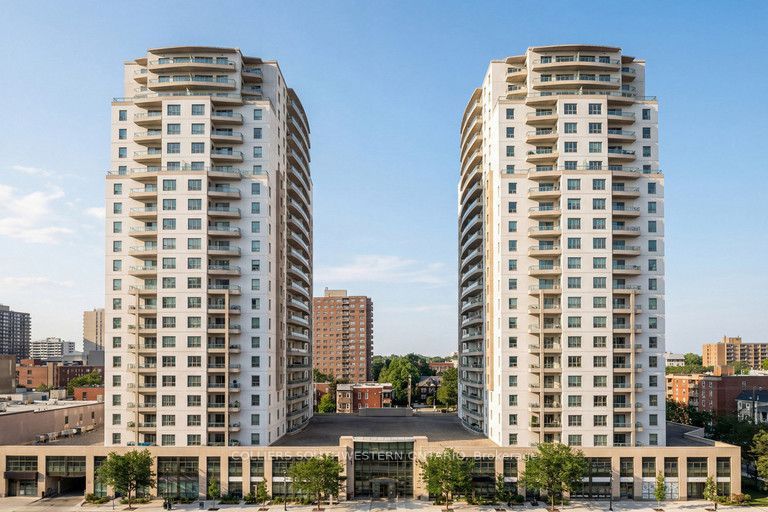 320 Dundas Unit 4 photo 2