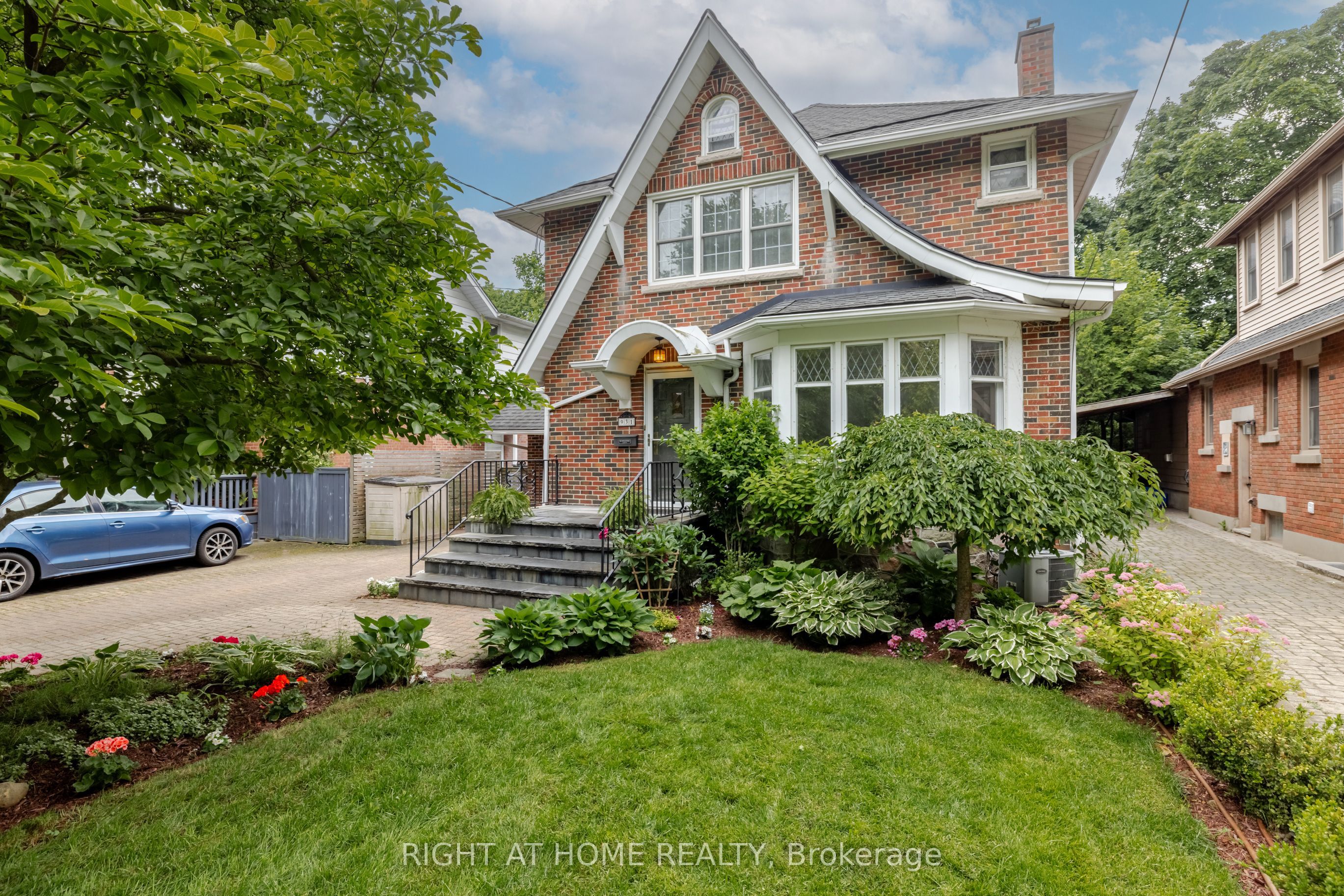 931 Waterloo
