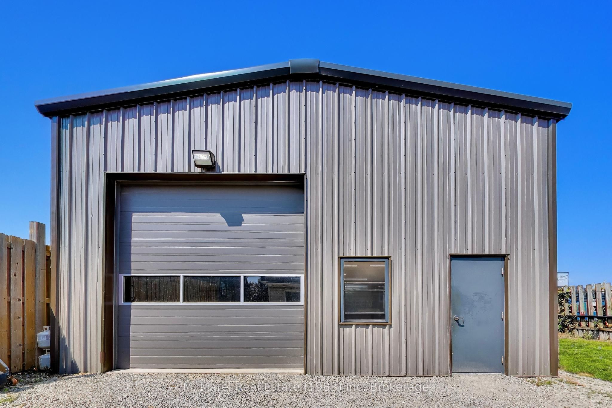 327 Dewitt