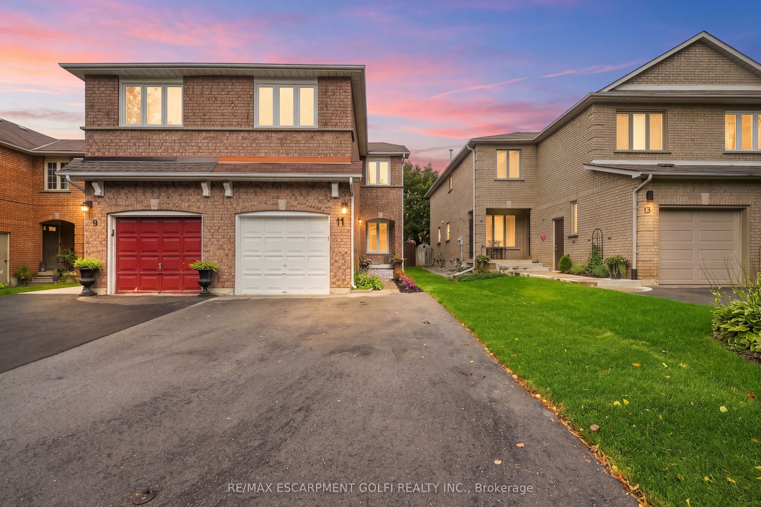 11 Wakefield Lane, Hamilton, ON L8B 0M2, Hamilton
