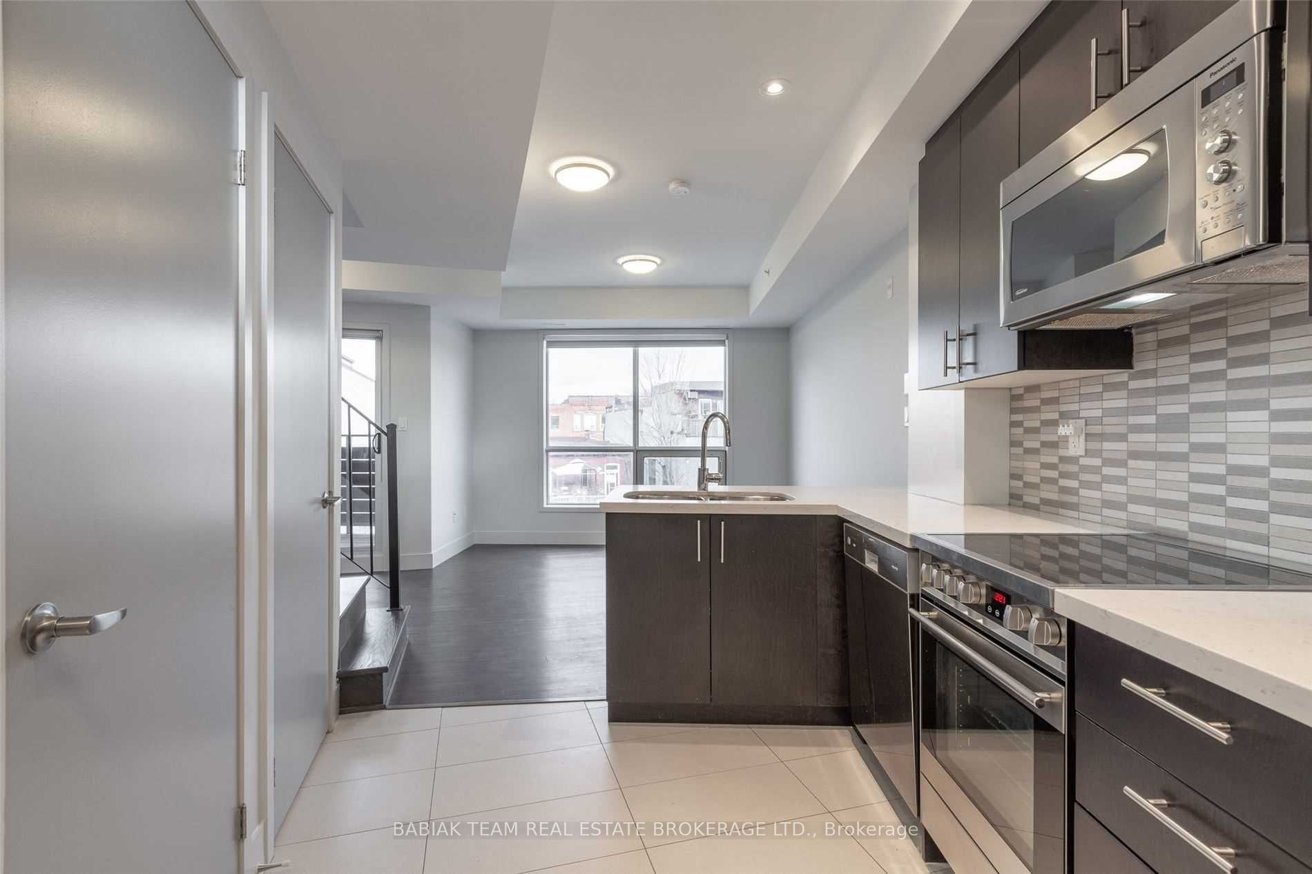 332 High Park Unit 303 photo 2