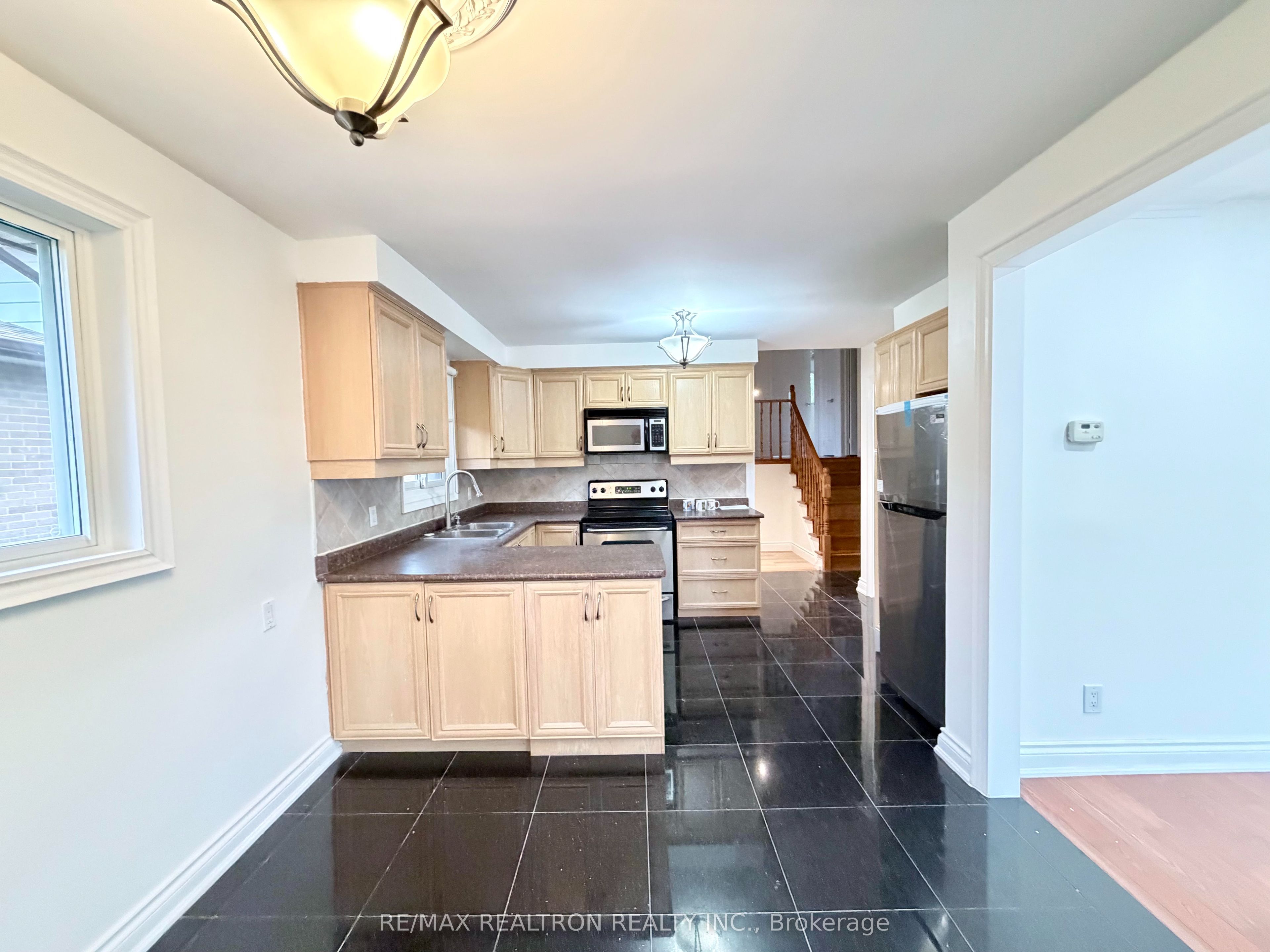 3948 Midhurst Unit Main Floor