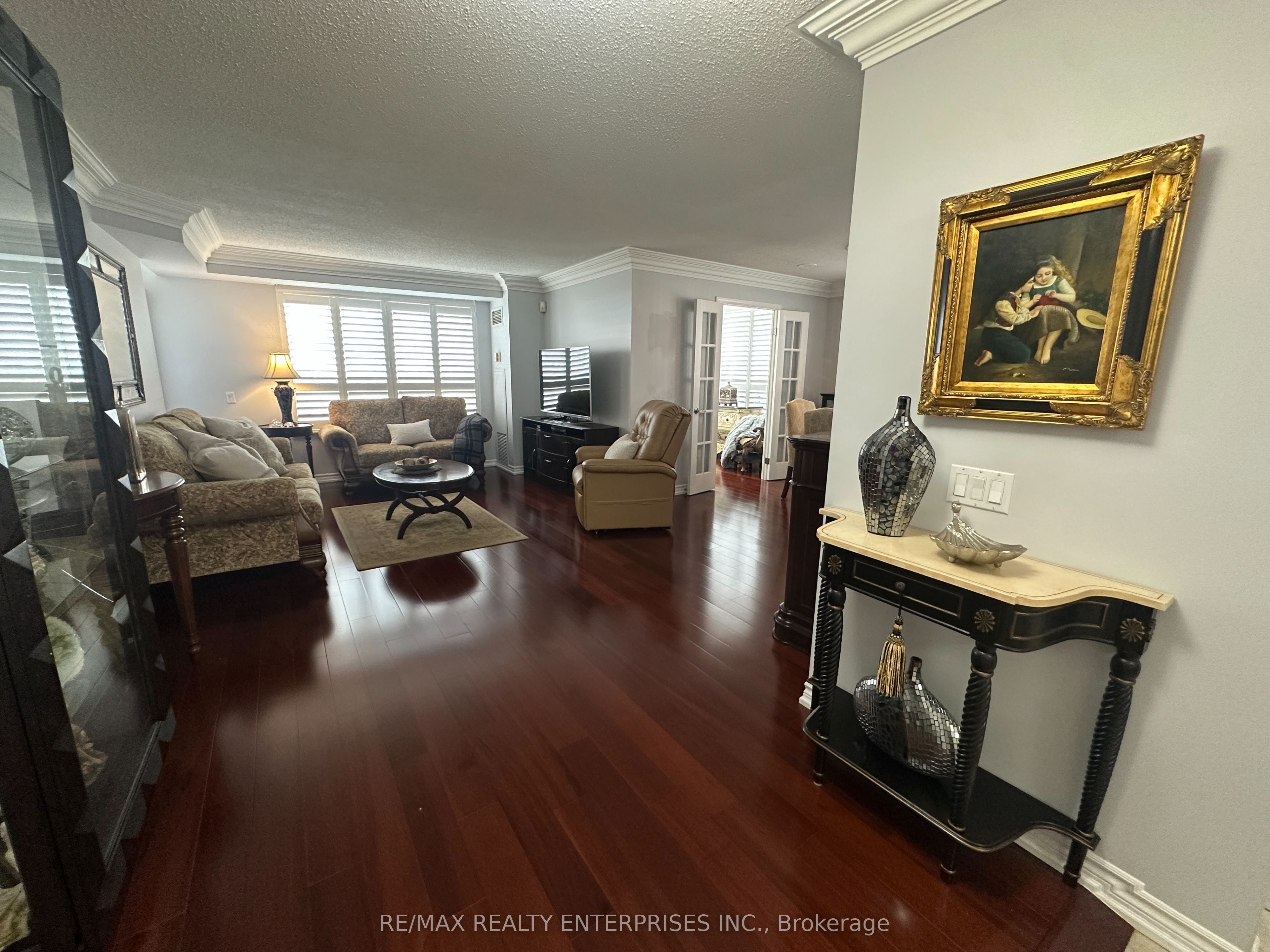 35 Kingsbridge Garden Unit 711 photo 2