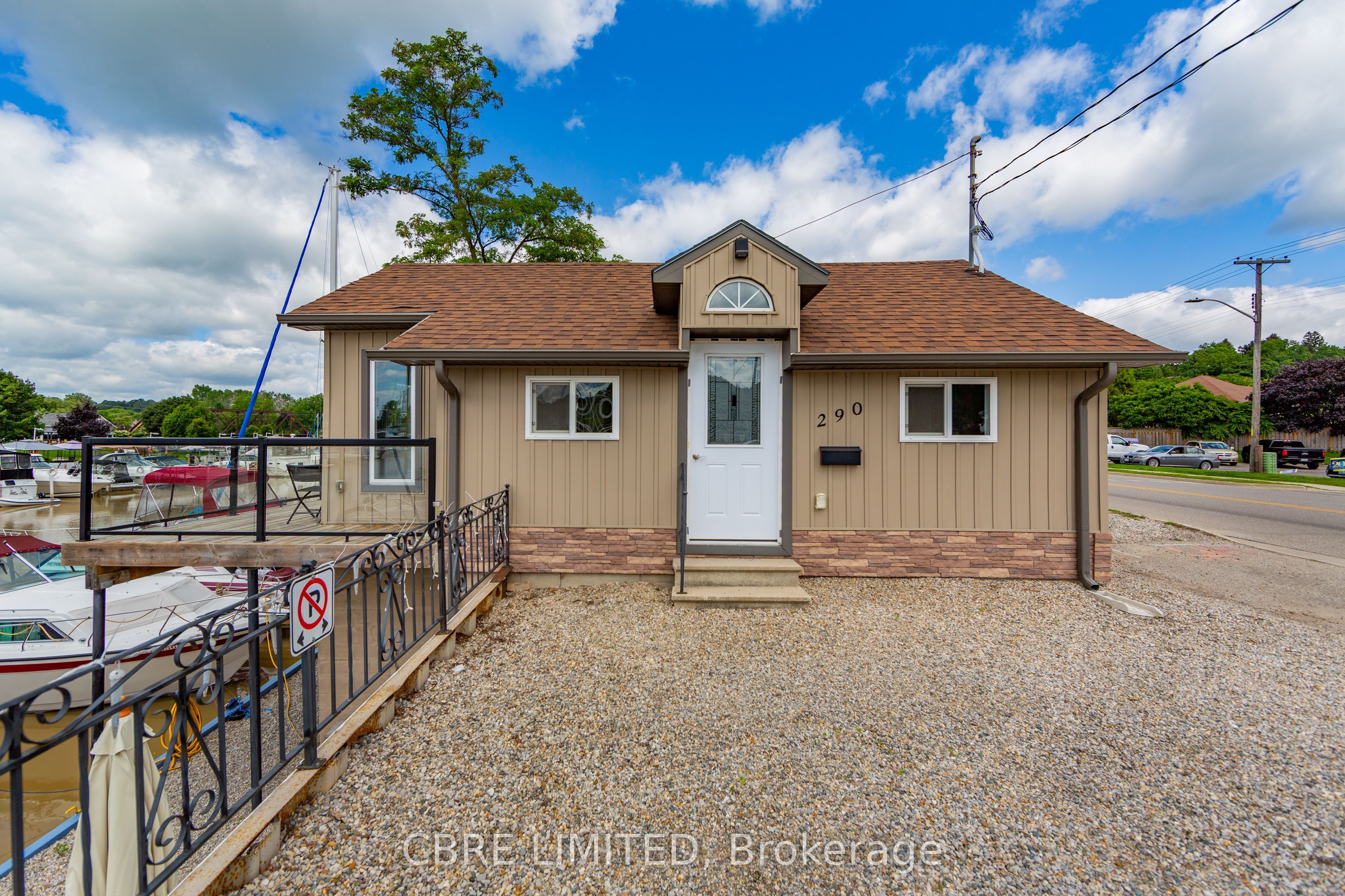 290 Colborne