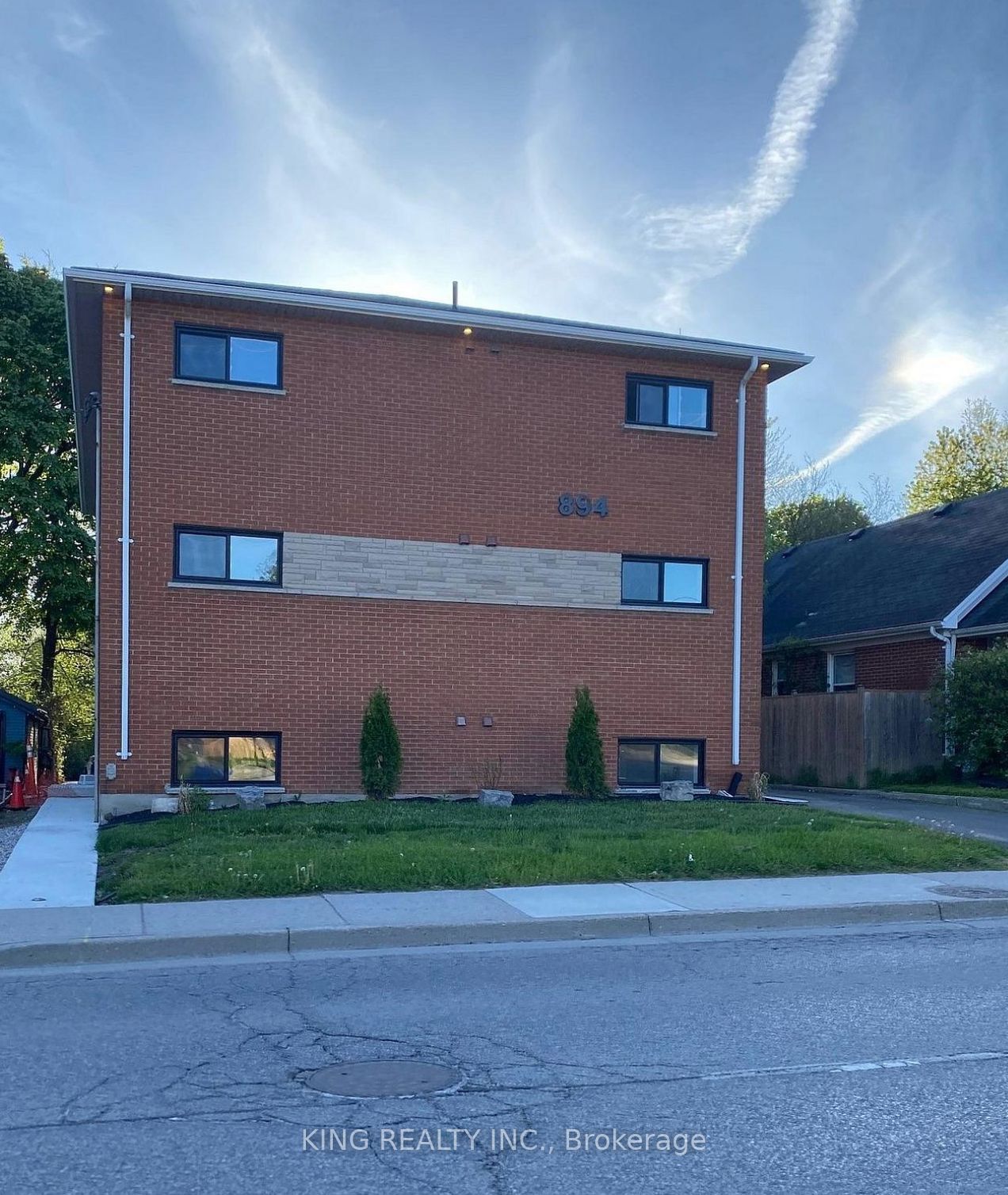 894 Adelaide Unit 201