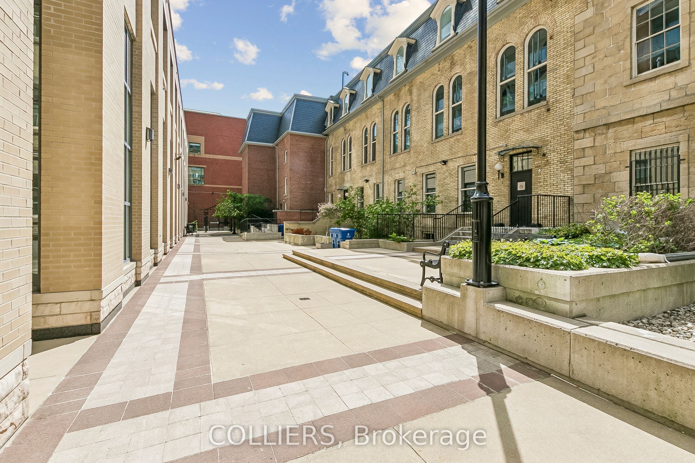 252 Adelaide Unit B01