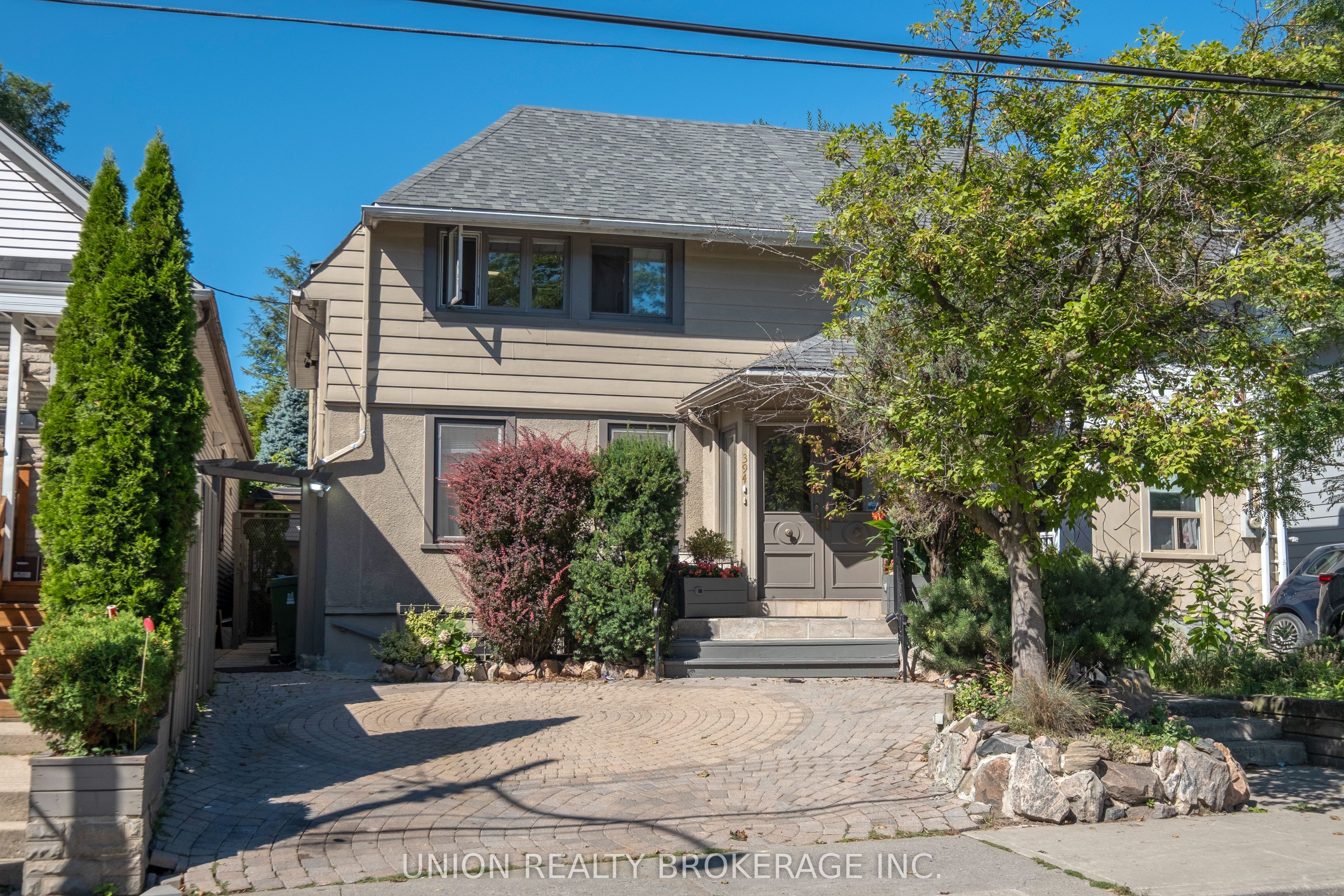 394 Coxwell