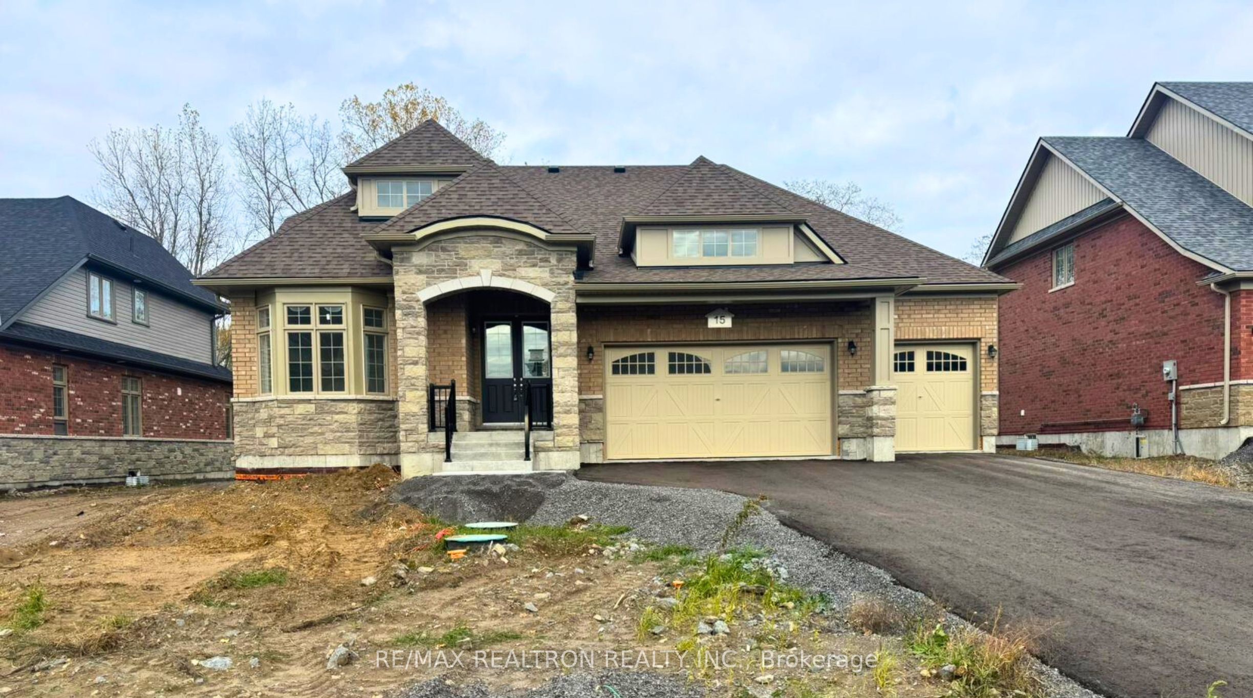 15 East Vista