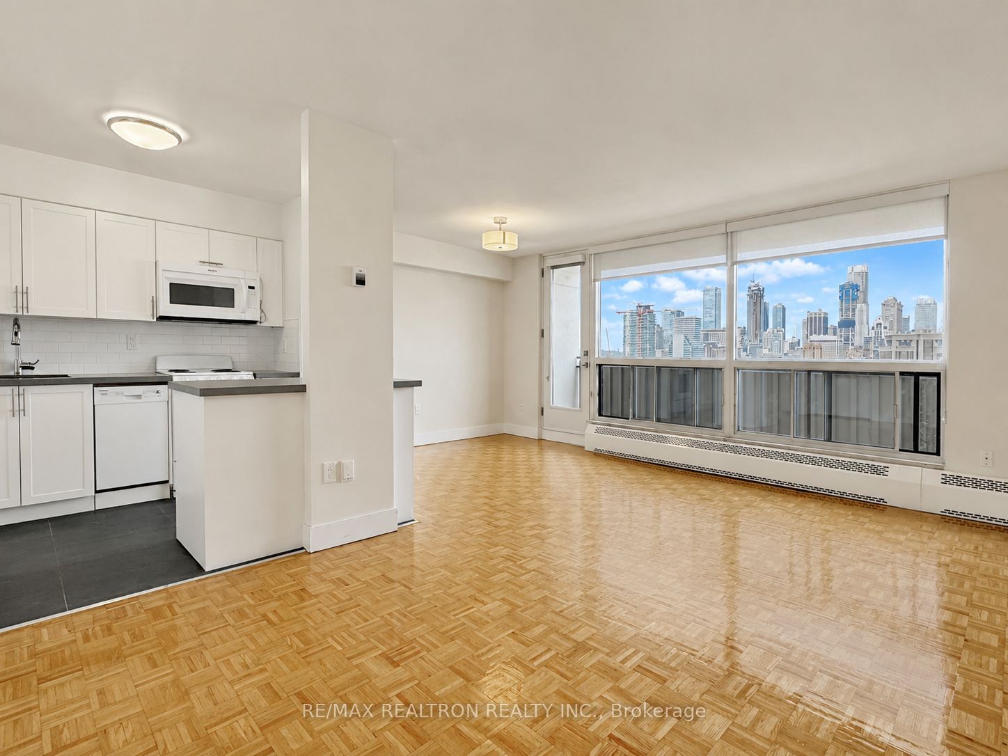 666 Spadina Unit 1410 photo 2