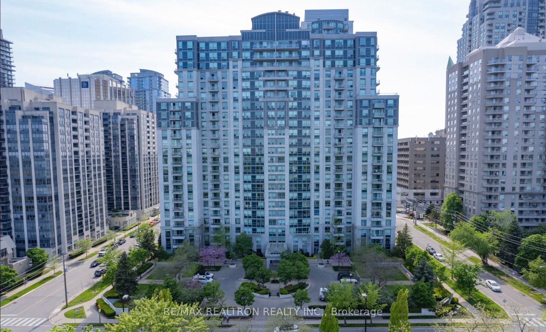 188 Doris Unit 1518 photo 2