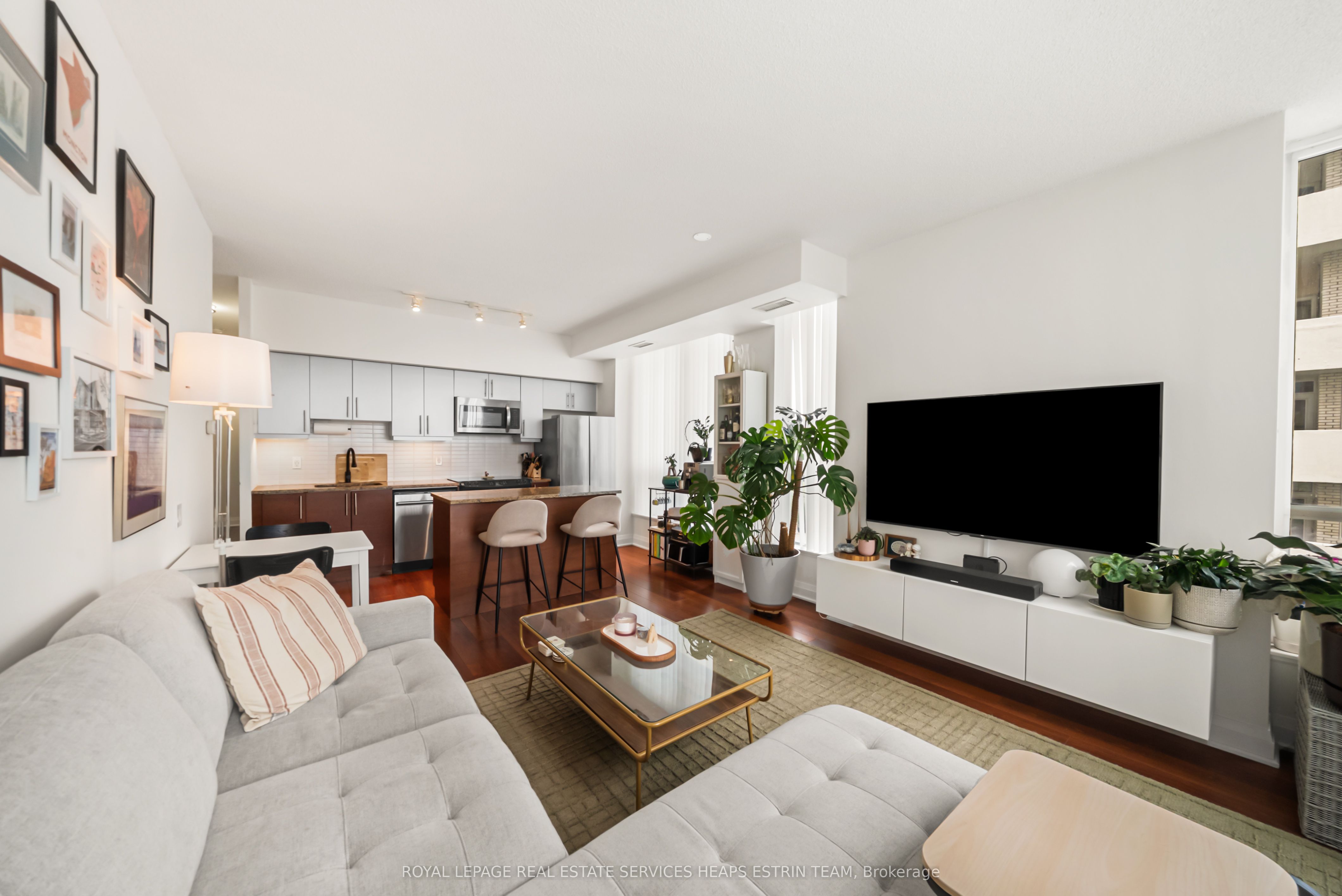 83 Redpath Unit 704