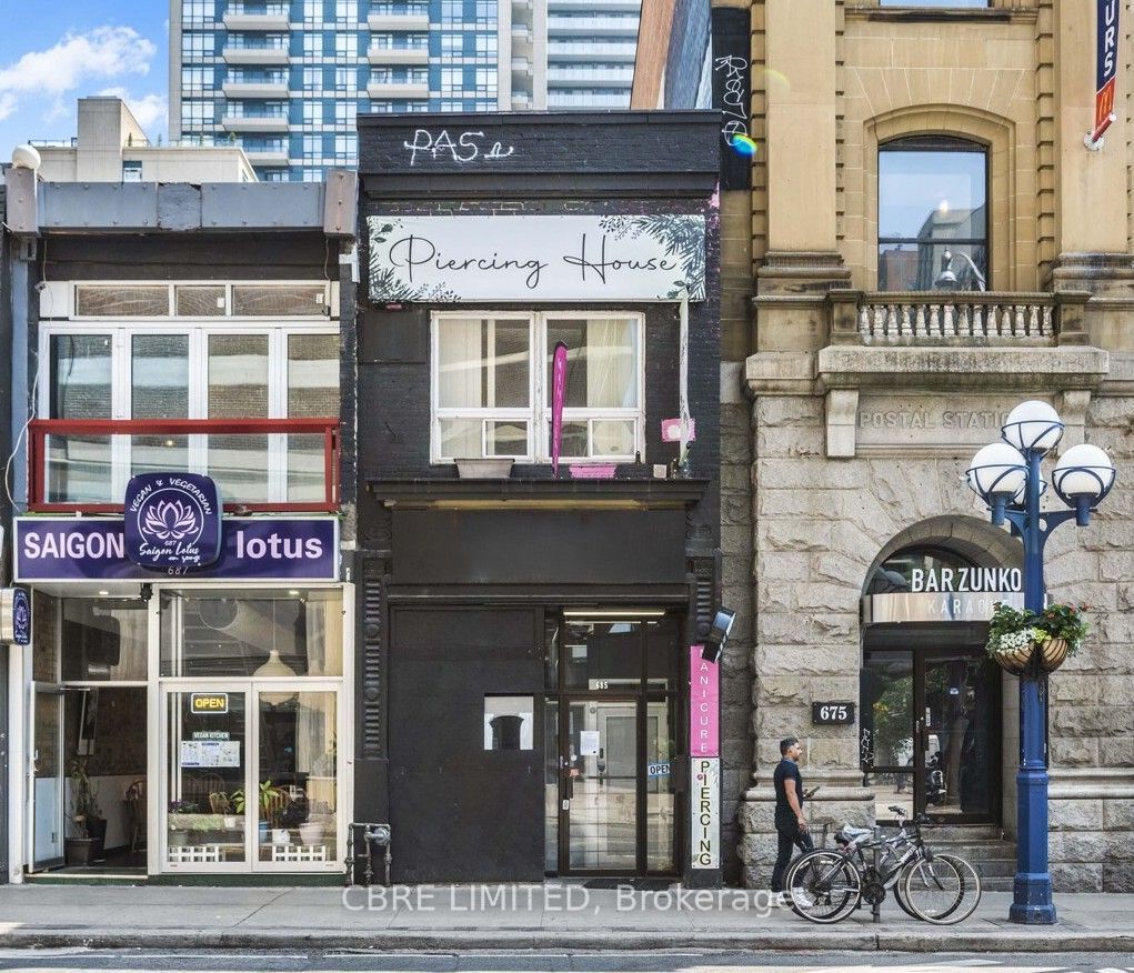 685 Yonge