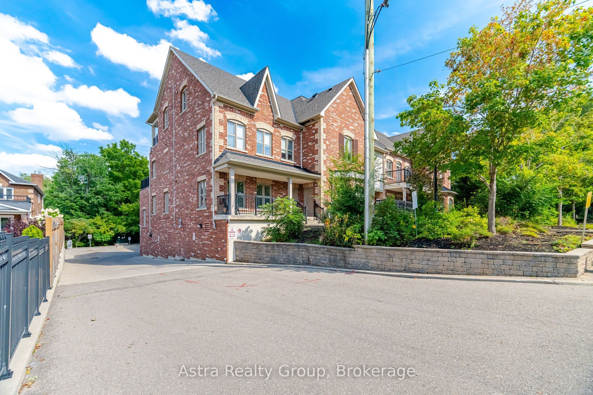 9589 Keele Unit 106