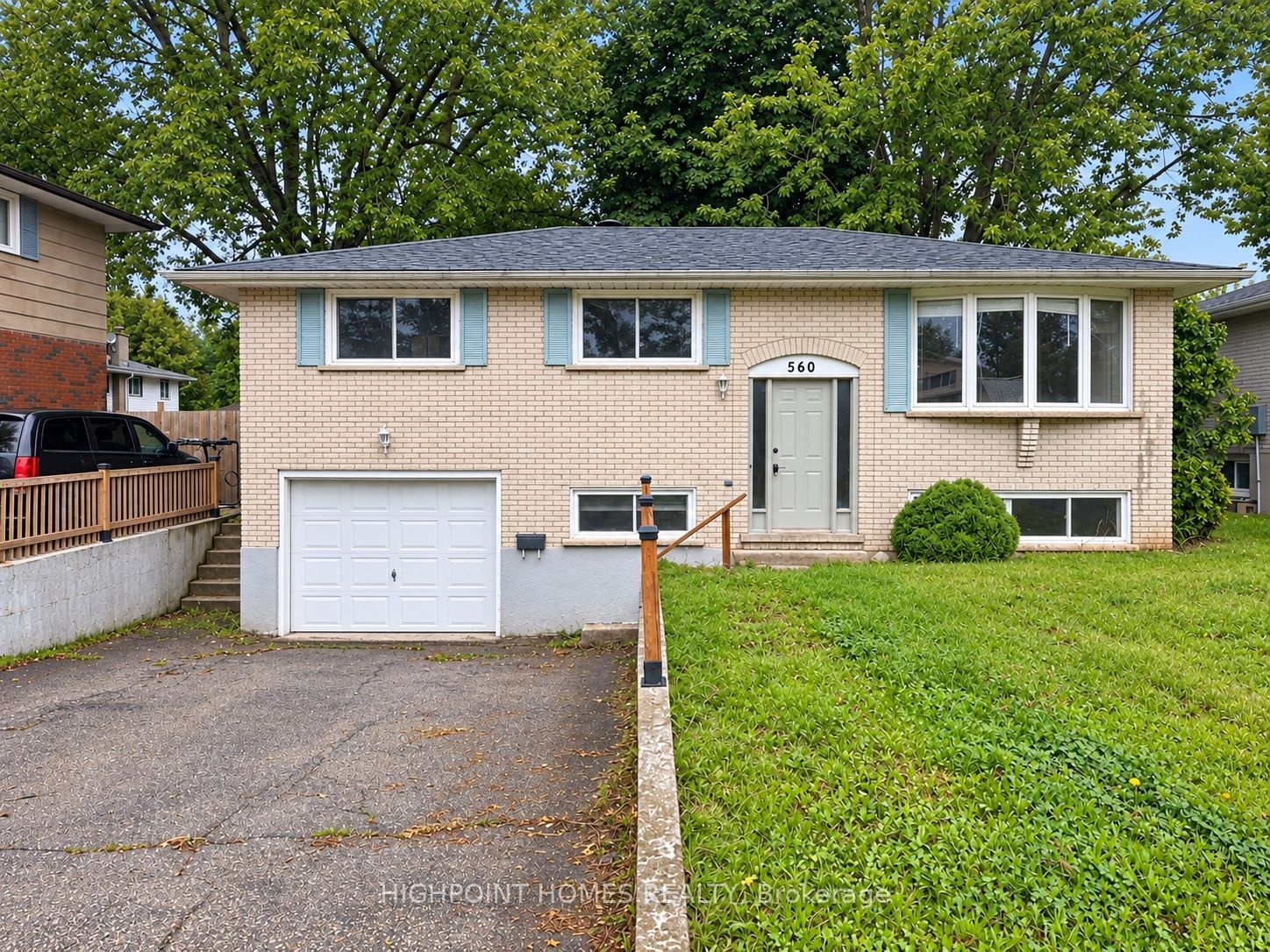 560 Glen Forrest photo 2
