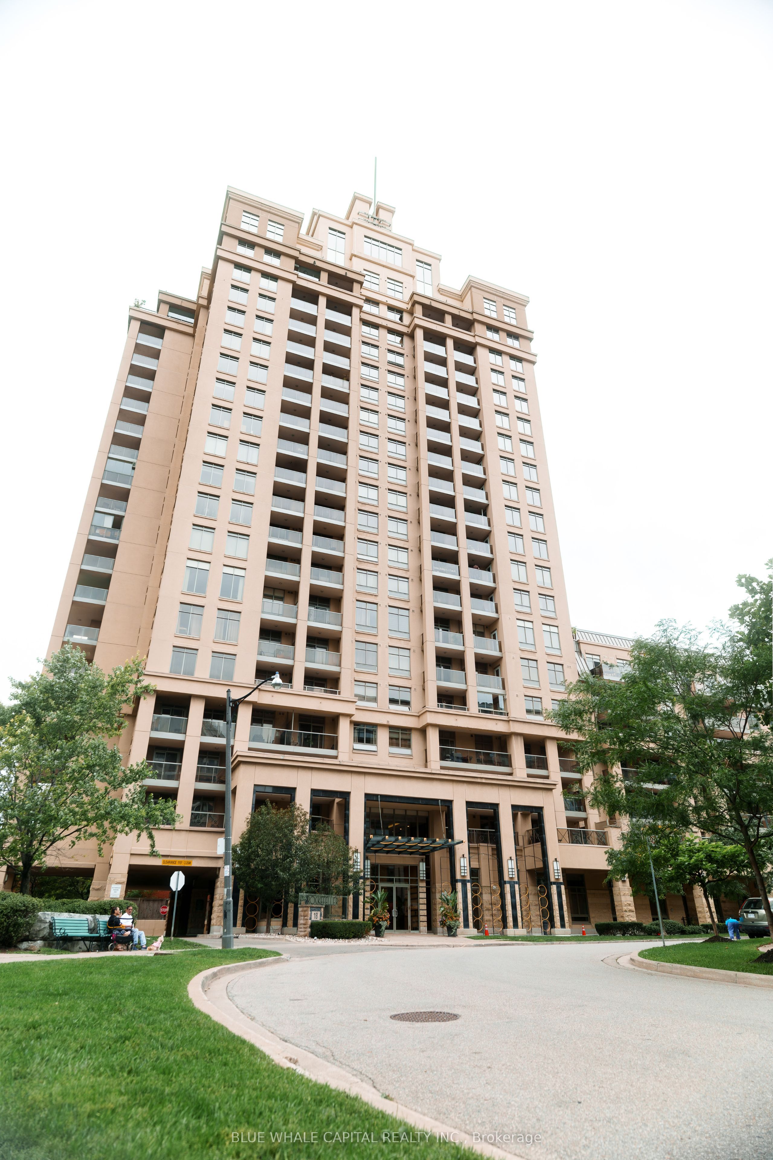 18 Kenaston Unit 1707 photo 3