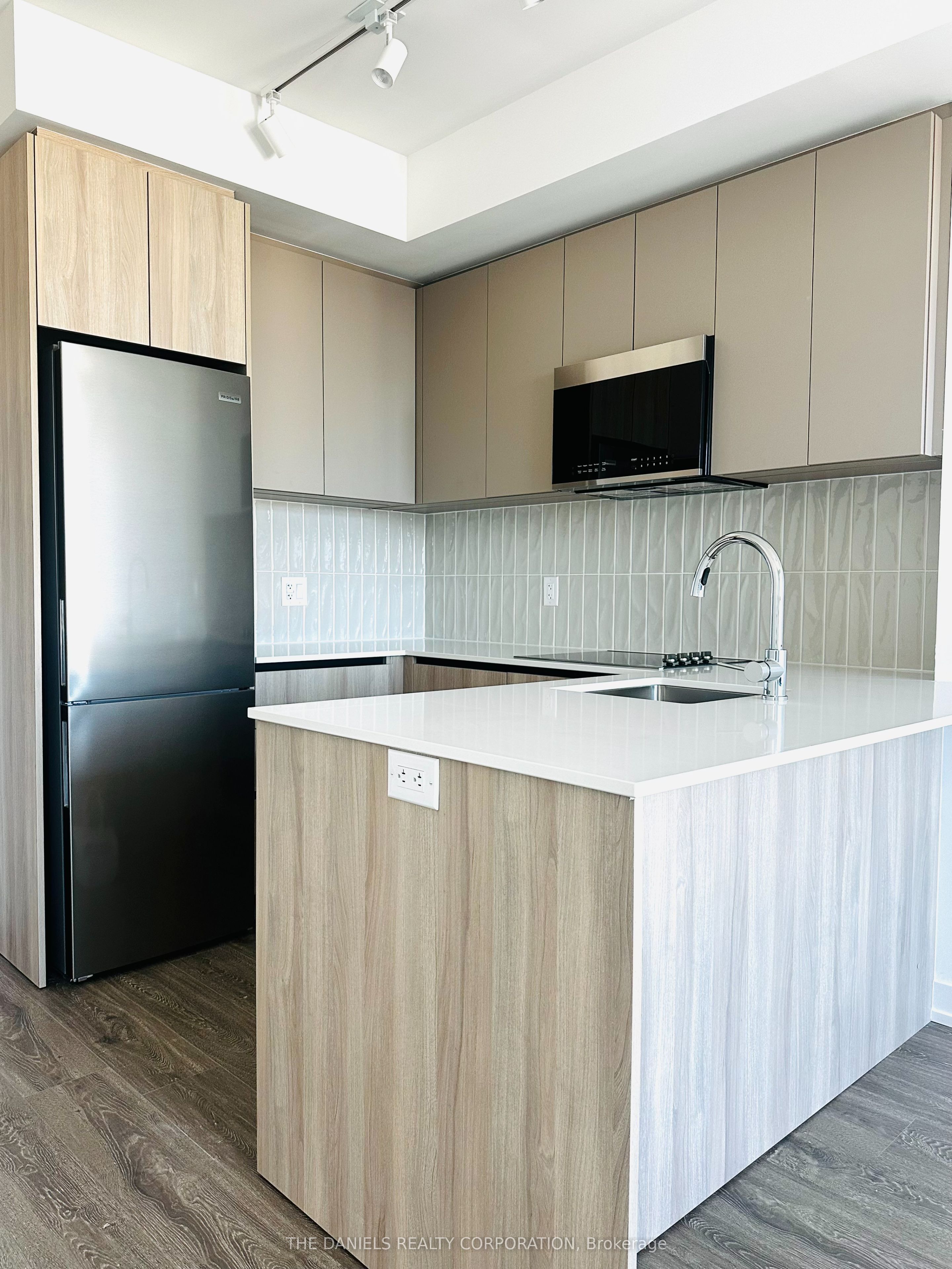 2485 Eglinton Unit 1212