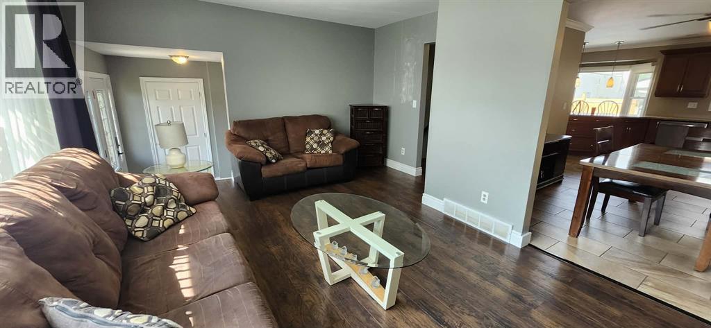 309 Edgewood photo 5