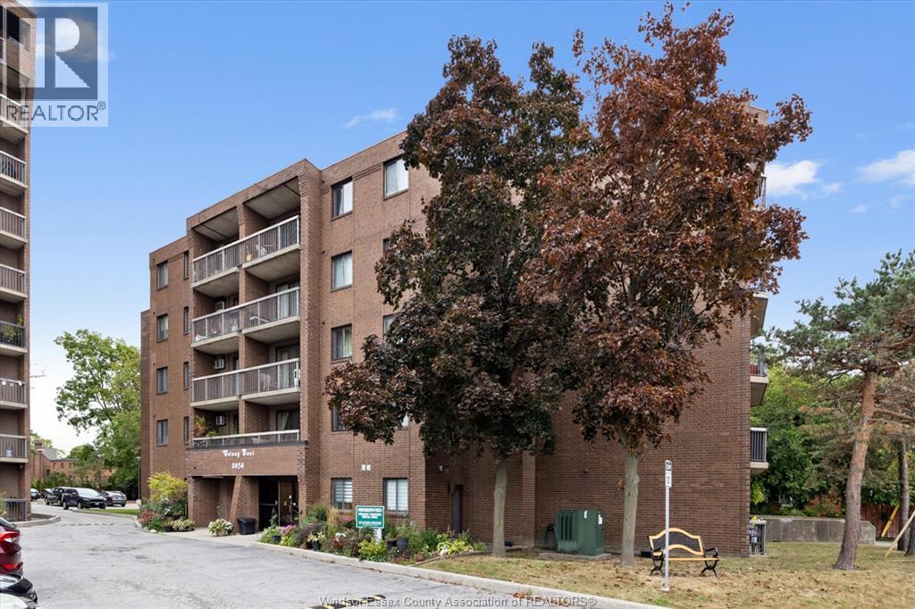 3950 WYANDOTTE Unit 306