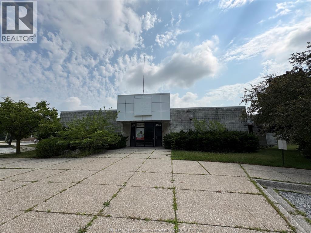 3909 GRAND MARAIS