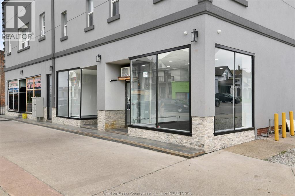 1194 WYANDOTTE