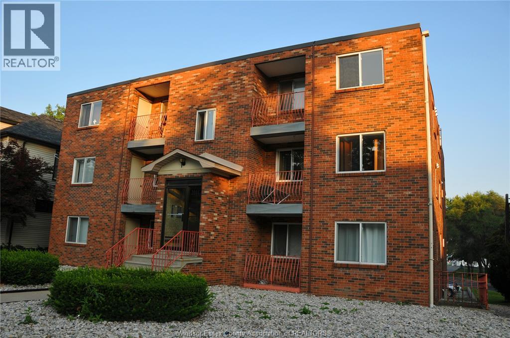 3044 SANDWICH Unit 203