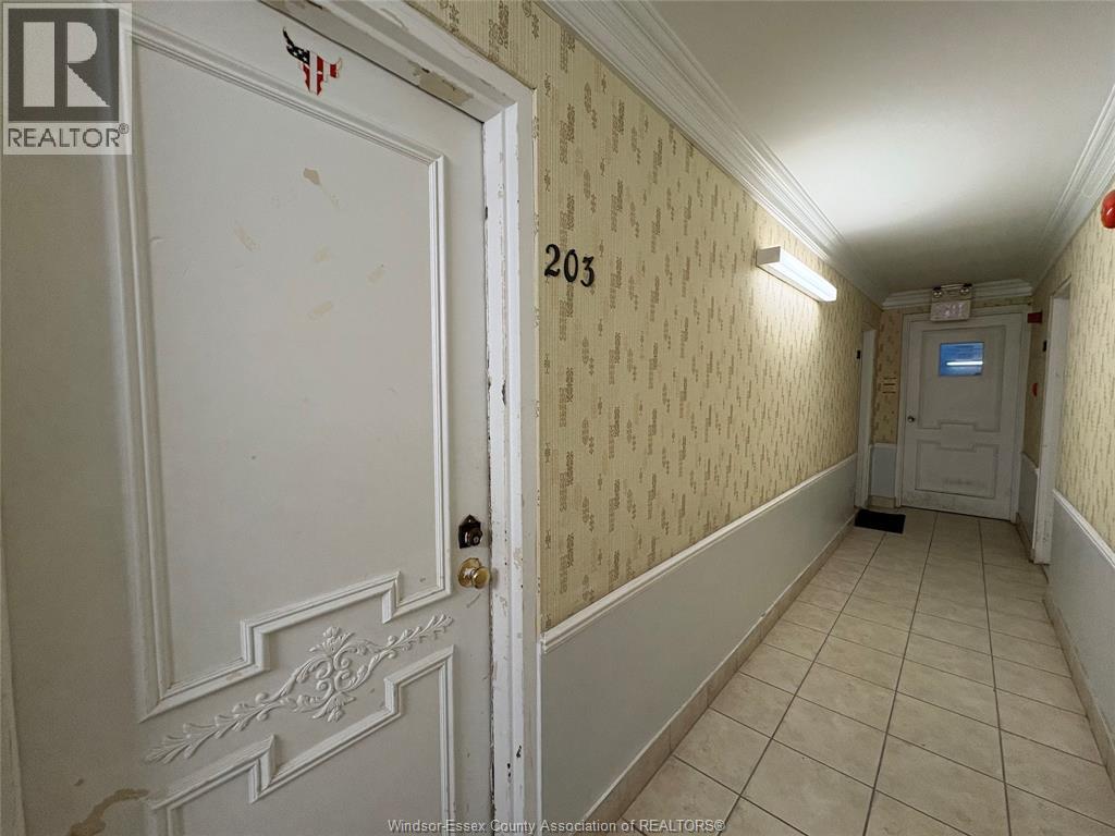 3044 SANDWICH Unit 203 photo 3