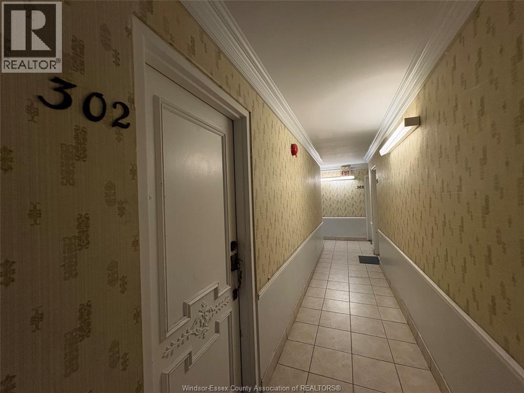 3044 SANDWICH Unit 302 photo 4