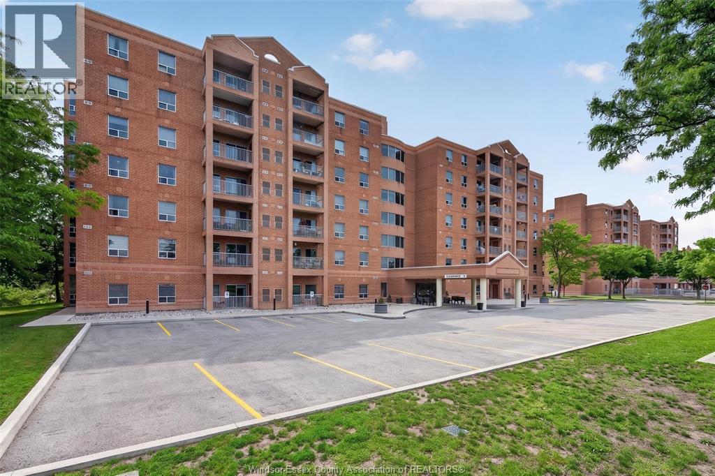 3915 Southwinds Unit 203