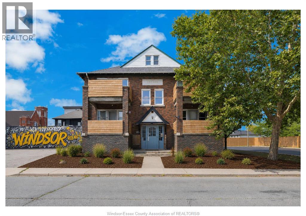 561 PARENT AVENUE, Windsor