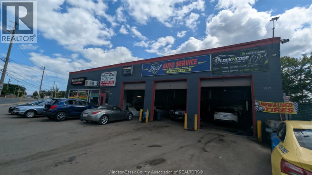 3857 WYANDOTTE
