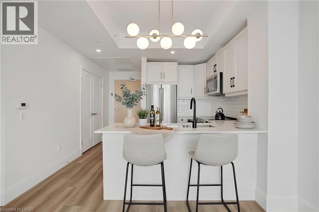 60 CHARLES Unit 1904
