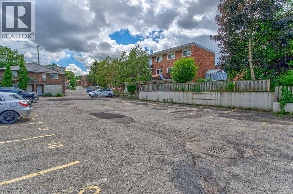 326 ERB Unit 17 photo 3