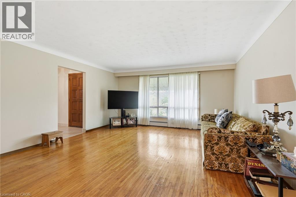 5742 STANLEY photo 2
