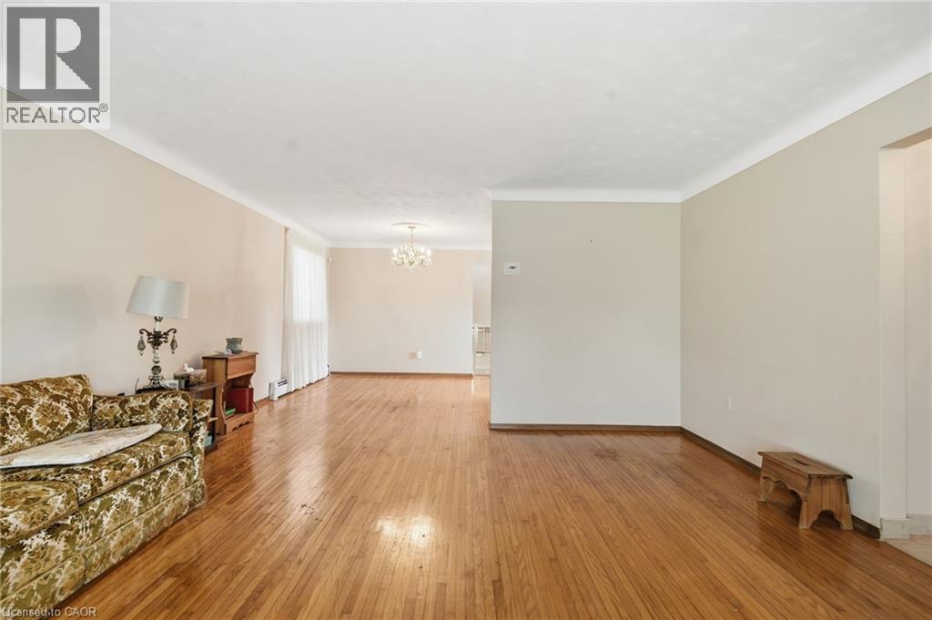 5742 STANLEY photo 3